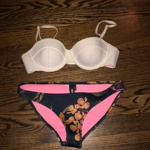 Triangl Bikini Set